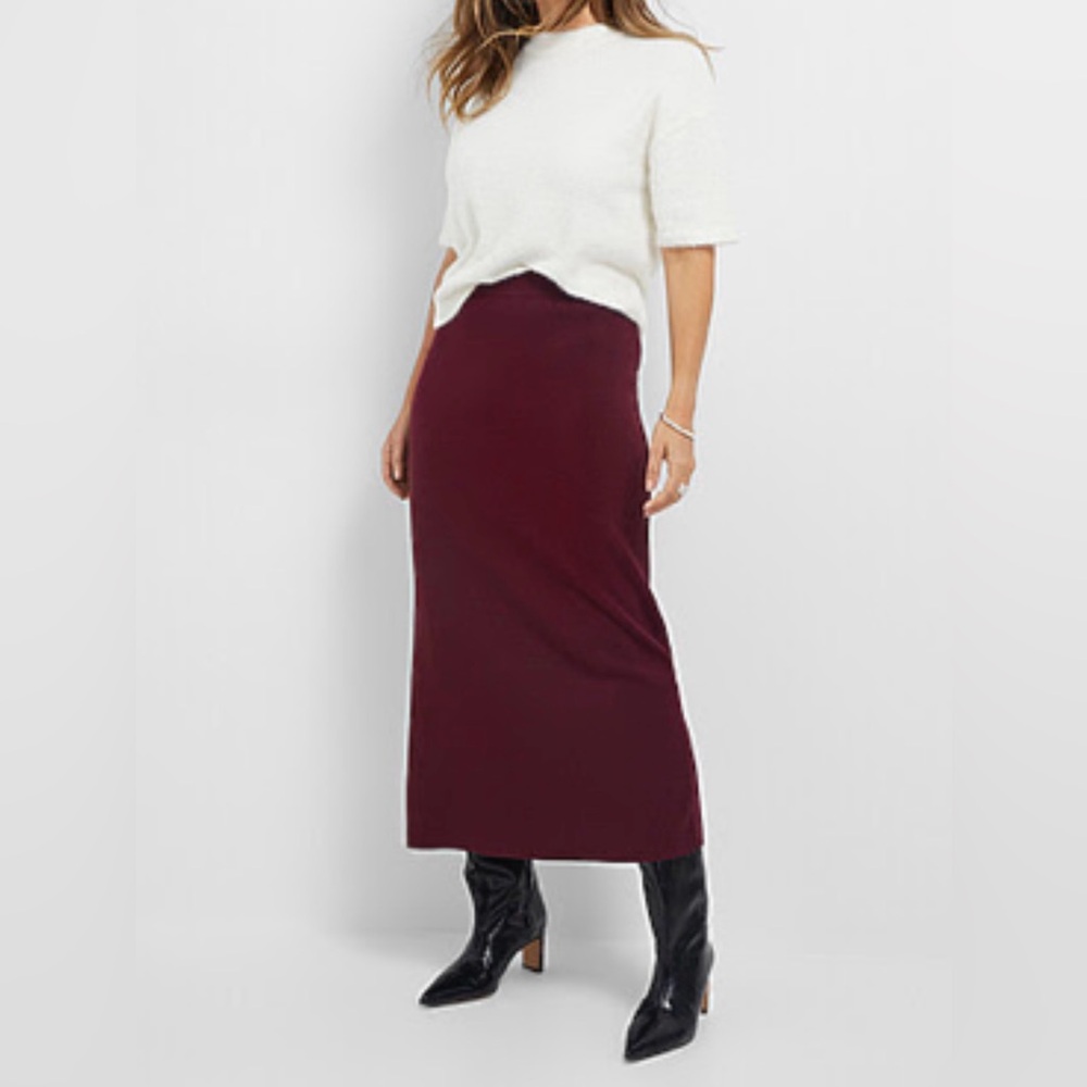 Maxi think knit pencil skirt-burgundy size small  NWT